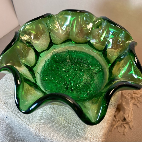 Imperial Carnival Green Glass Ruffled Bowl with Embossed Grape Pattern Vintage - Picture 1 of 10